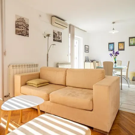 Lovely Dunia Apartment Pula